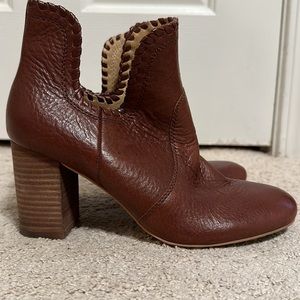 Lucky Brand Sivya Brown Cutout Leather Ankle Boots Block Heel, size 6.5